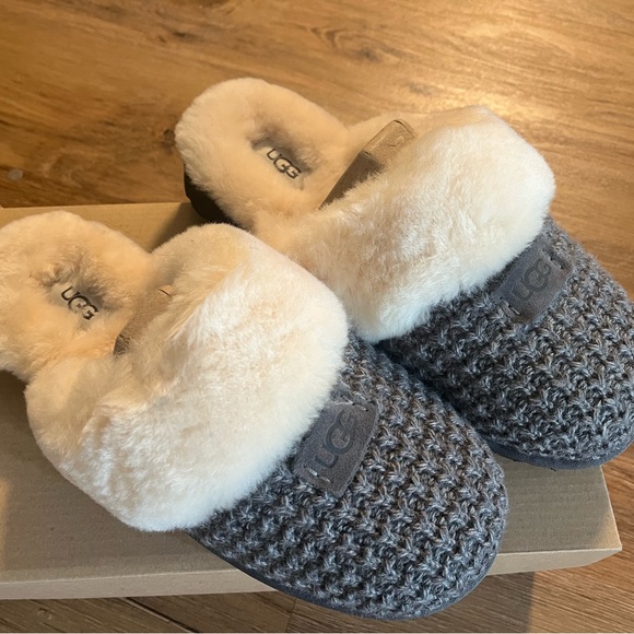 Ugg Cozy Knit Slippers in Charcoal Size 9 - Picture 3 of 10